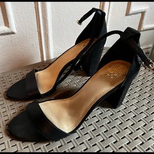 *AUTHENTIC* Vince Camuto heeled black sandals w/ ankle strap